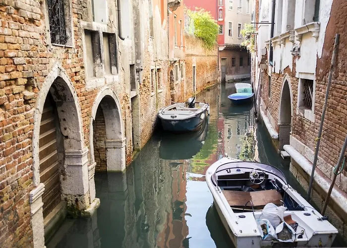 Rialto Corte Dei Sansoni Canal View By Wonderful Italy